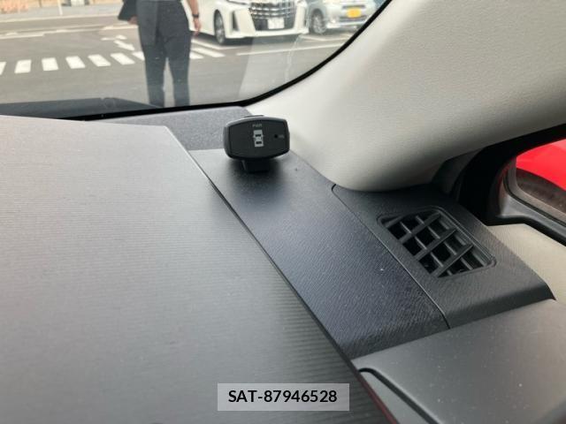 Toyota AQUA 2013-03 8034391-15