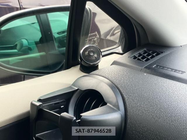 Toyota AQUA 2013-03 8034391-19