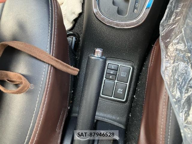 Toyota AQUA 2013-03 8034391-22