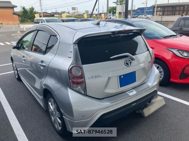 Toyota AQUA 2013-03 8034391-3