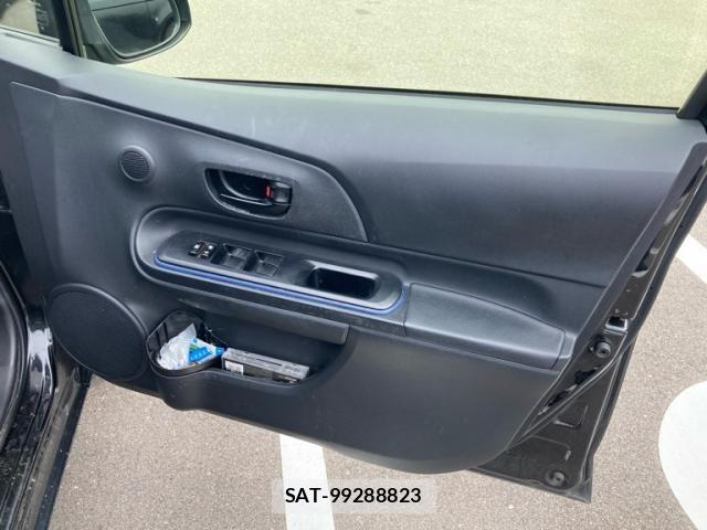 Toyota AQUA 2016-02 8034404-11