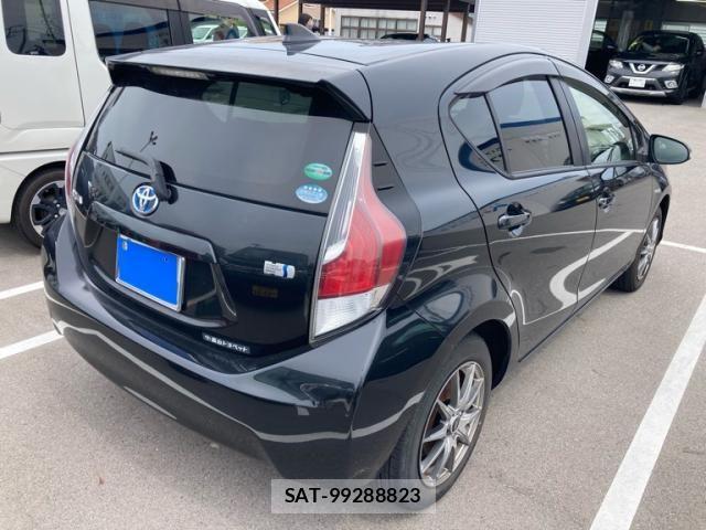 Toyota AQUA 2016-02 8034404-2