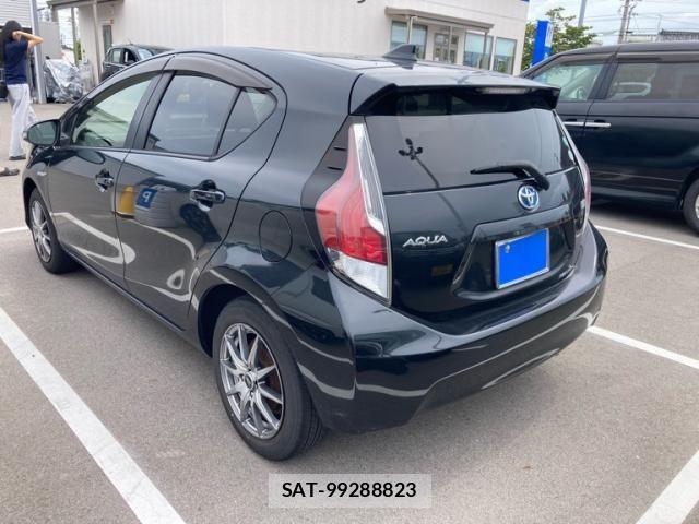 Toyota AQUA 2016-02 8034404-3