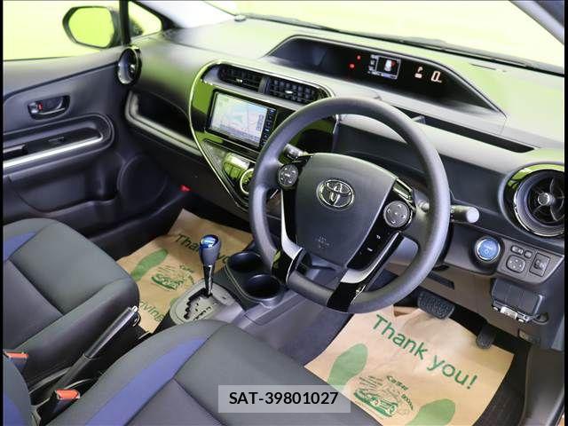Toyota AQUA 2021-04 8034370-17