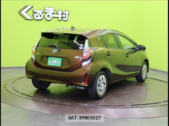 Toyota AQUA 2021-04 8034370-1