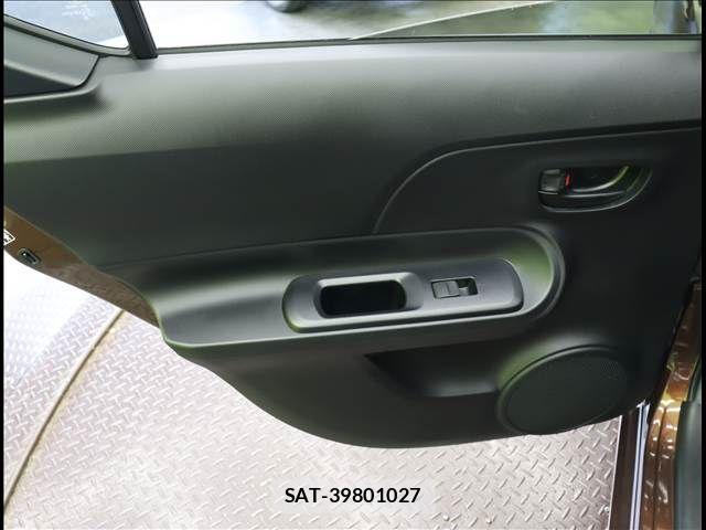 Toyota AQUA 2021-04 8034370-27