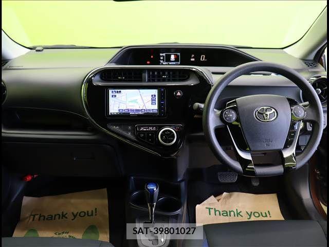 Toyota AQUA 2021-04 8034370-2