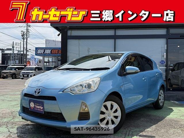 Toyota AQUA 2013-08 8034393-0