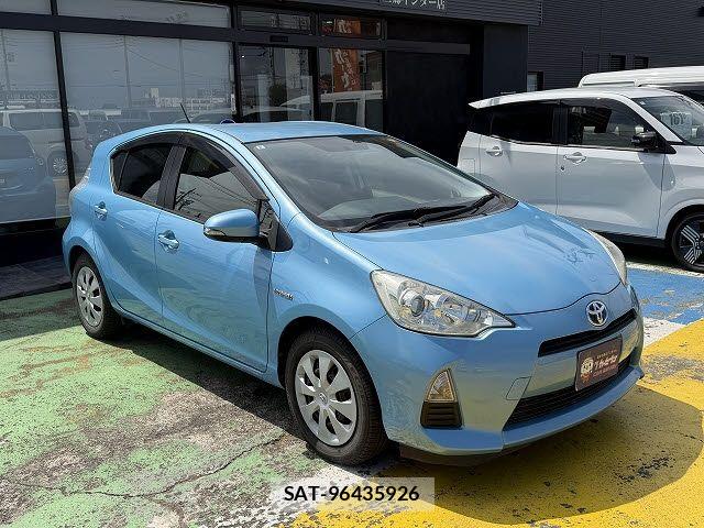 Toyota AQUA 2013-08 8034393-10