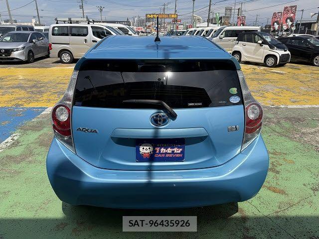 Toyota AQUA 2013-08 8034393-11