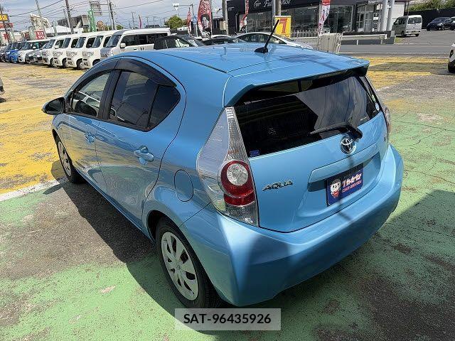 Toyota AQUA 2013-08 8034393-12
