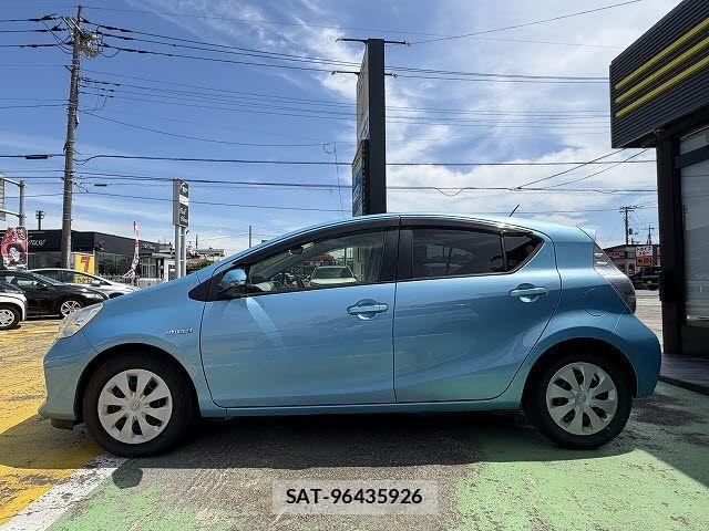 Toyota AQUA 2013-08 8034393-14