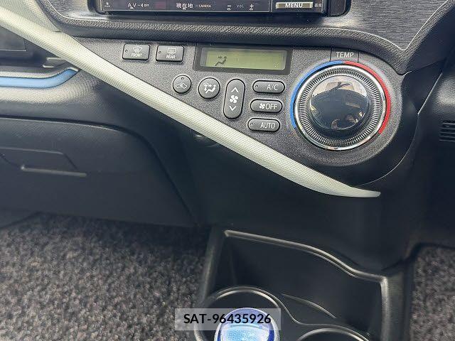 Toyota AQUA 2013-08 8034393-20
