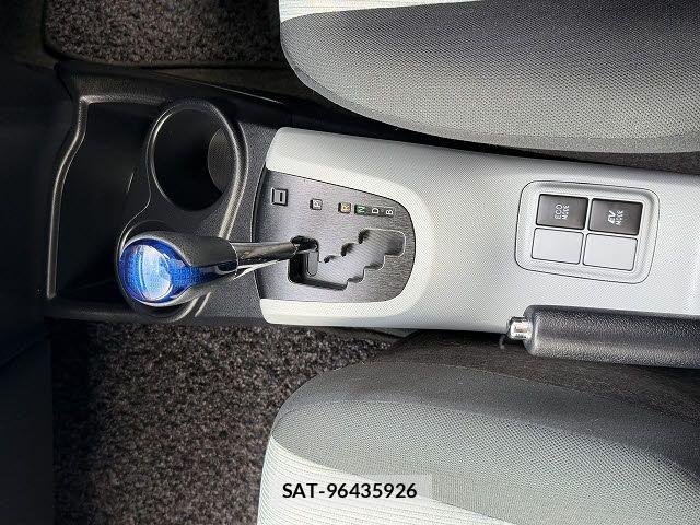 Toyota AQUA 2013-08 8034393-21