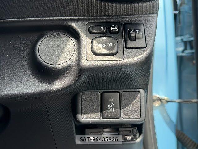 Toyota AQUA 2013-08 8034393-22