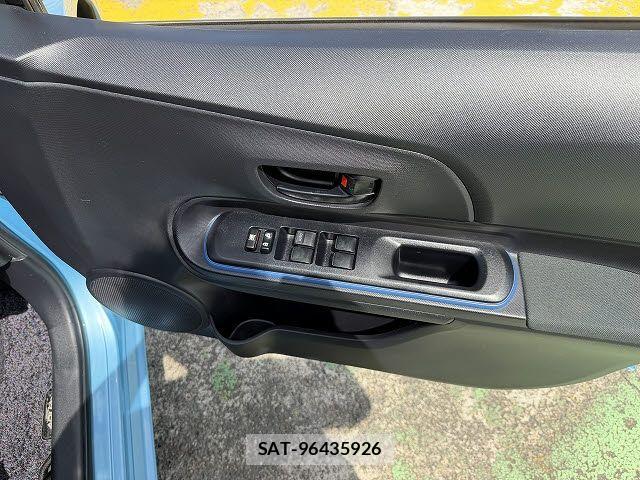 Toyota AQUA 2013-08 8034393-25