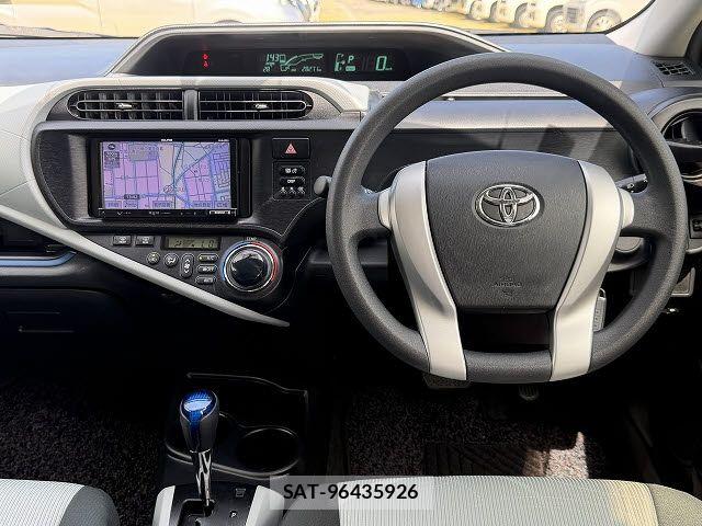 Toyota AQUA 2013-08 8034393-2
