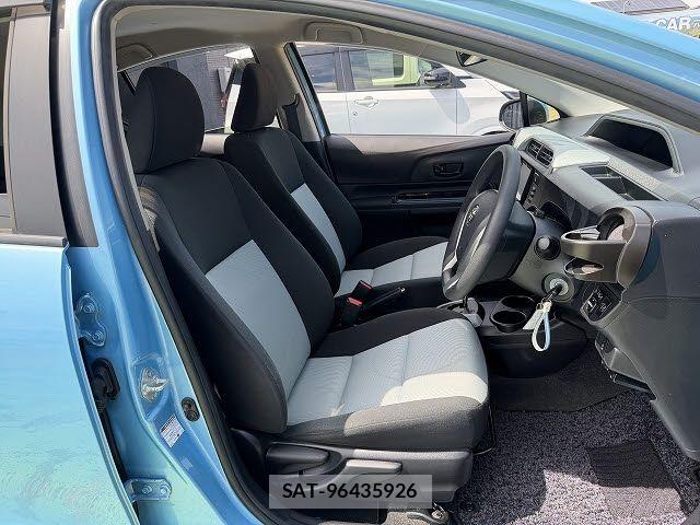 Toyota AQUA 2013-08 8034393-3