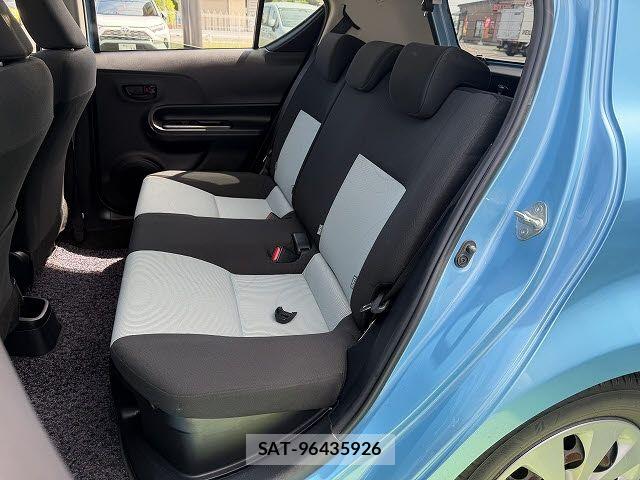 Toyota AQUA 2013-08 8034393-6