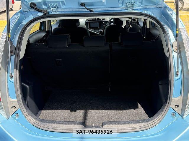 Toyota AQUA 2013-08 8034393-7