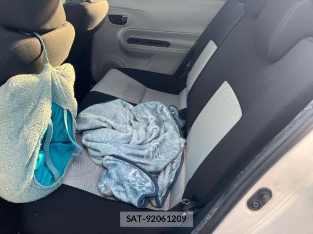 Toyota AQUA 2012-08 8034407-11