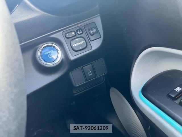 Toyota AQUA 2012-08 8034407-15