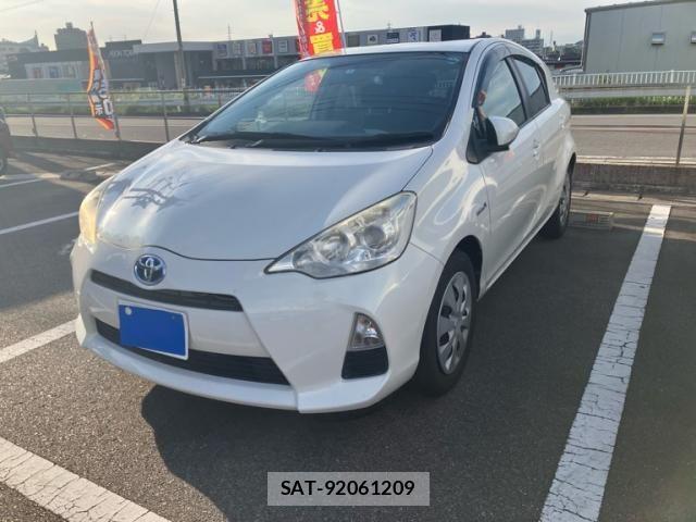 Toyota AQUA 2012-08 8034407-1
