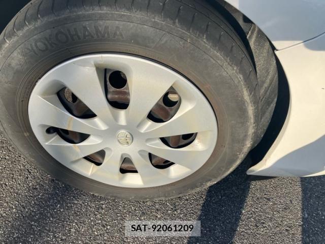 Toyota AQUA 2012-08 8034407-2