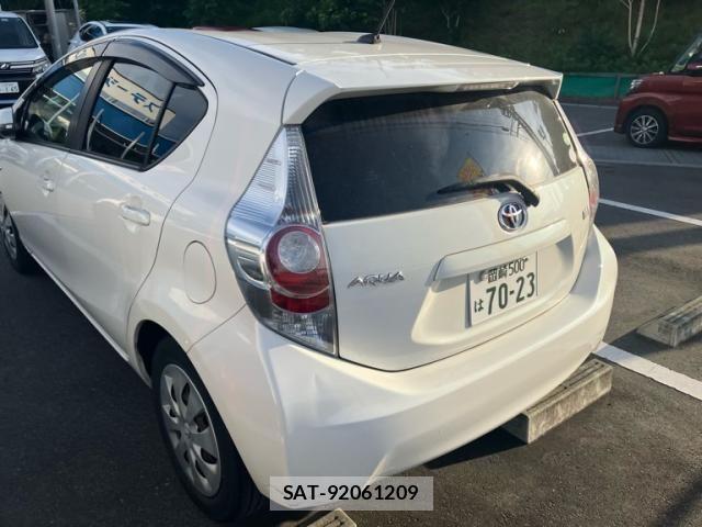 Toyota AQUA 2012-08 8034407-5