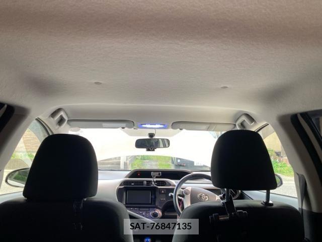 Toyota AQUA 2013-12 8034397-9