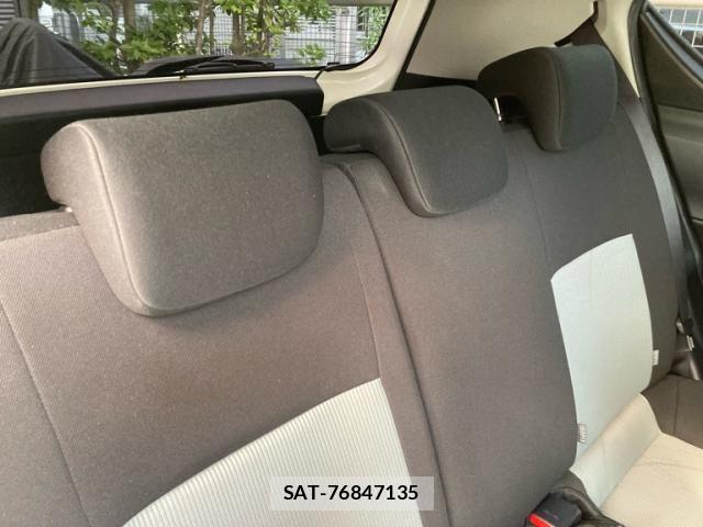 Toyota AQUA 2013-12 8034397-10
