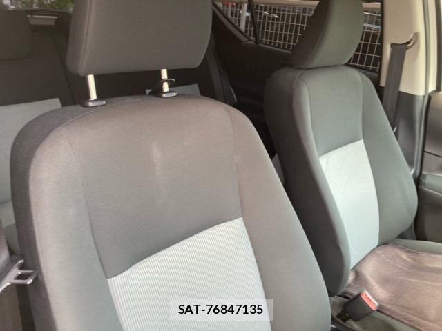 Toyota AQUA 2013-12 8034397-11