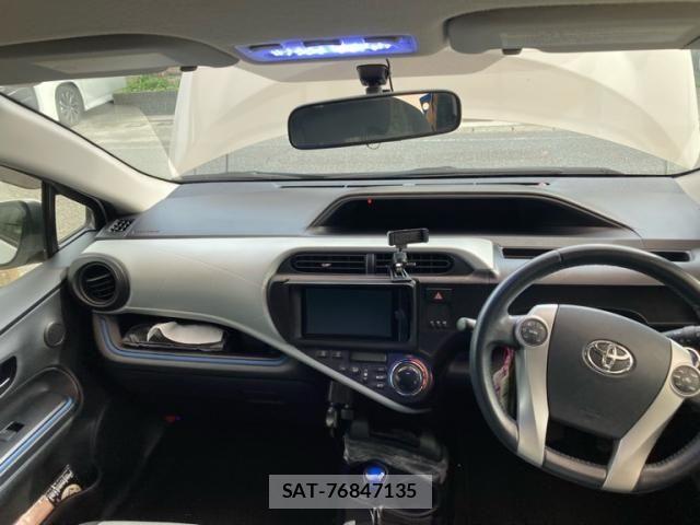 Toyota AQUA 2013-12 8034397-12