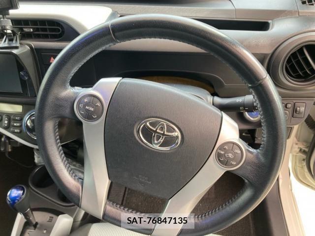 Toyota AQUA 2013-12 8034397-13