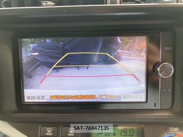Toyota AQUA 2013-12 8034397-16