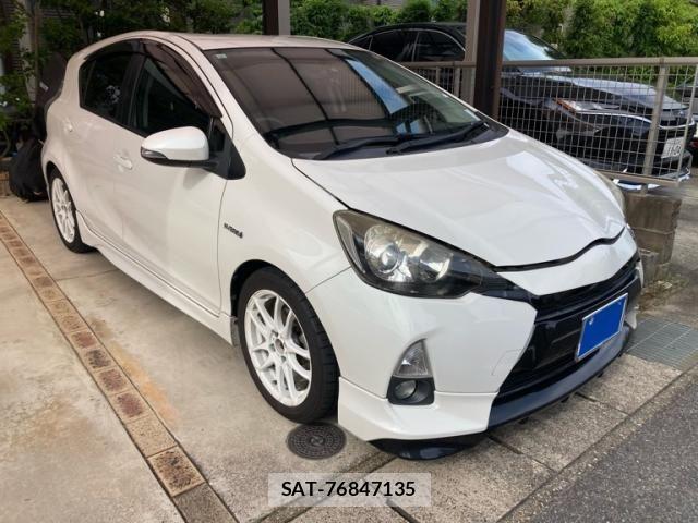 Toyota AQUA 2013-12 8034397-1