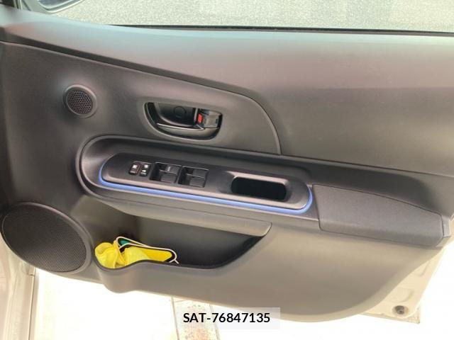 Toyota AQUA 2013-12 8034397-19