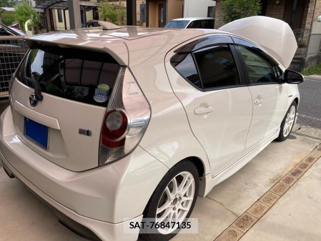 Toyota AQUA 2013-12 8034397-3