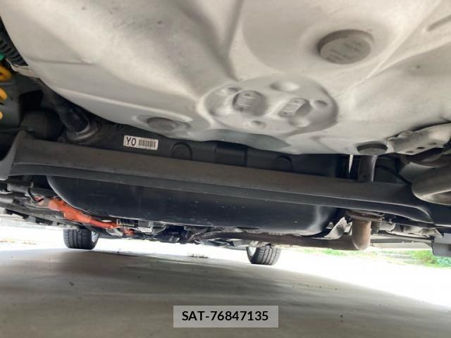 Toyota AQUA 2013-12 8034397-5