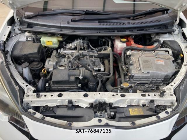 Toyota AQUA 2013-12 8034397-7