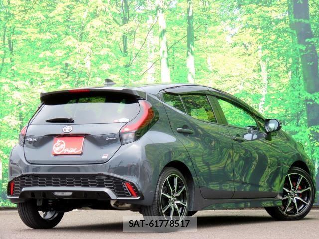 Toyota AQUA 2024-09 8034356-1
