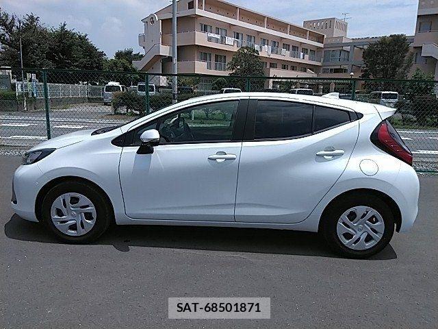 Toyota AQUA 2022-11 8034359-15
