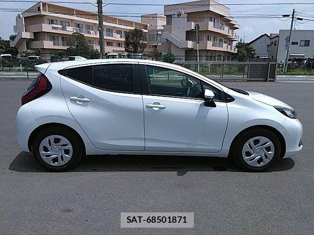 Toyota AQUA 2022-11 8034359-16