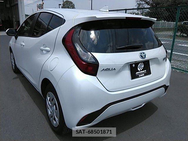 Toyota AQUA 2022-11 8034359-17