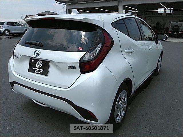 Toyota AQUA 2022-11 8034359-18
