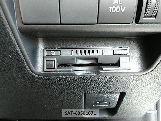Toyota AQUA 2022-11 8034359-24