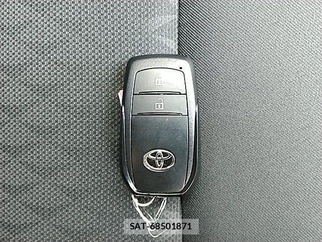 Toyota AQUA 2022-11 8034359-28