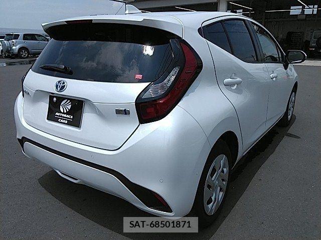 Toyota AQUA 2022-11 8034359-2