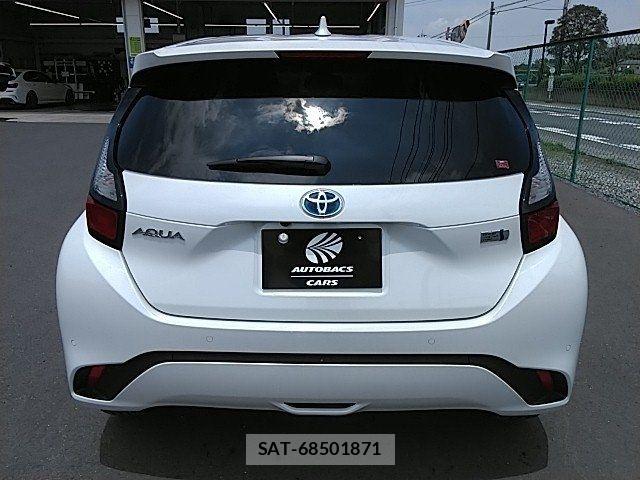 Toyota AQUA 2022-11 8034359-4