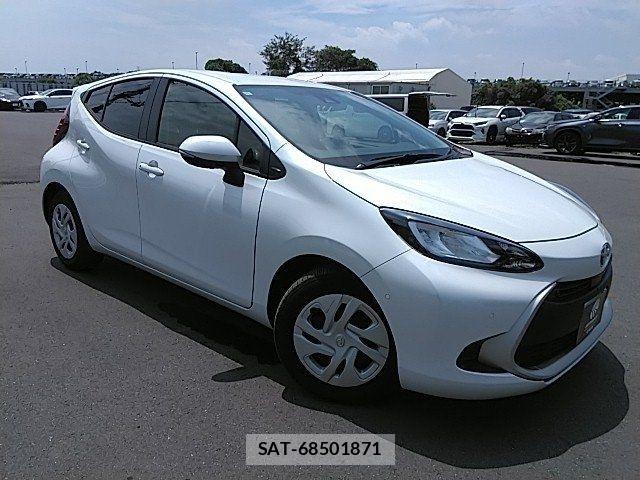 Toyota AQUA 2022-11 8034359-6